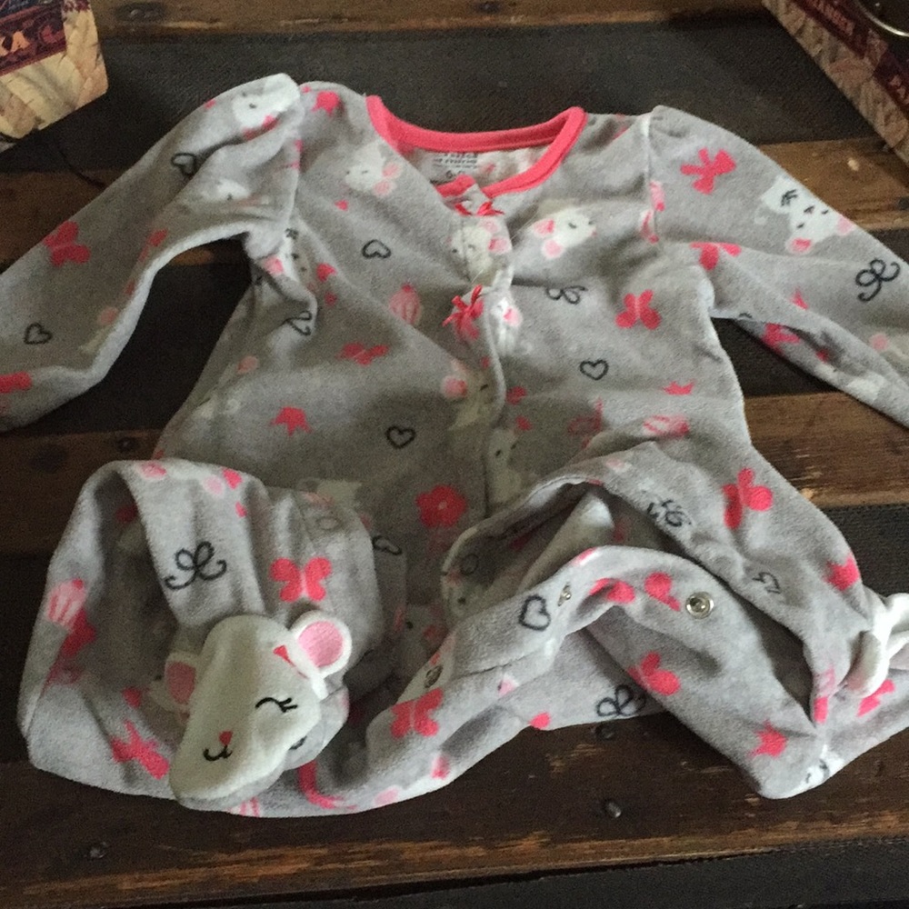 Child of mine made by Carters baby’s size 6-9 mn.